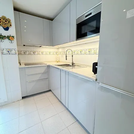 2 Bed Garden Benavista Direct Pool Access Walk To Golf, Tennis & Amenities Apartmán Estepona